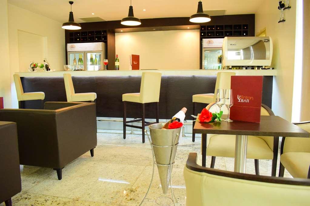 Monty Suites & Golf Uyo Restaurante foto